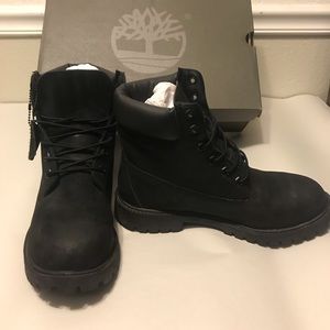 Black timberlands woman 8.5/ kids 7